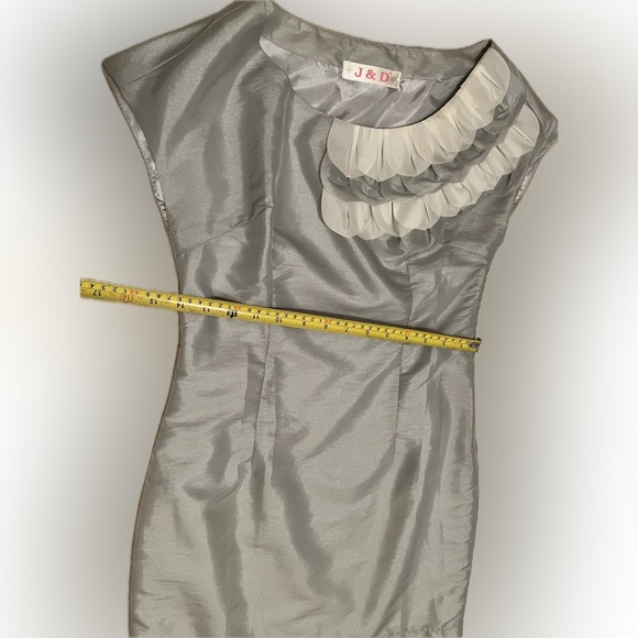 Dress - Picture 2 of 3